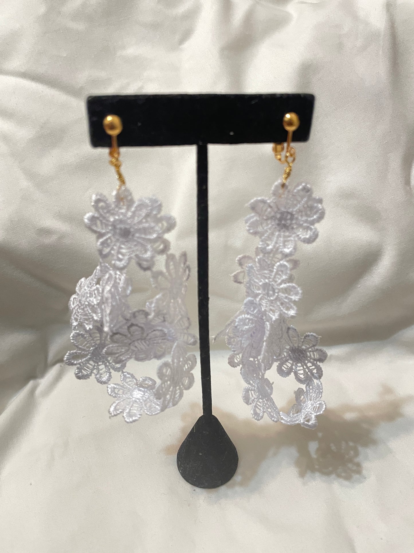 Shoulder Duster Earrings (White)