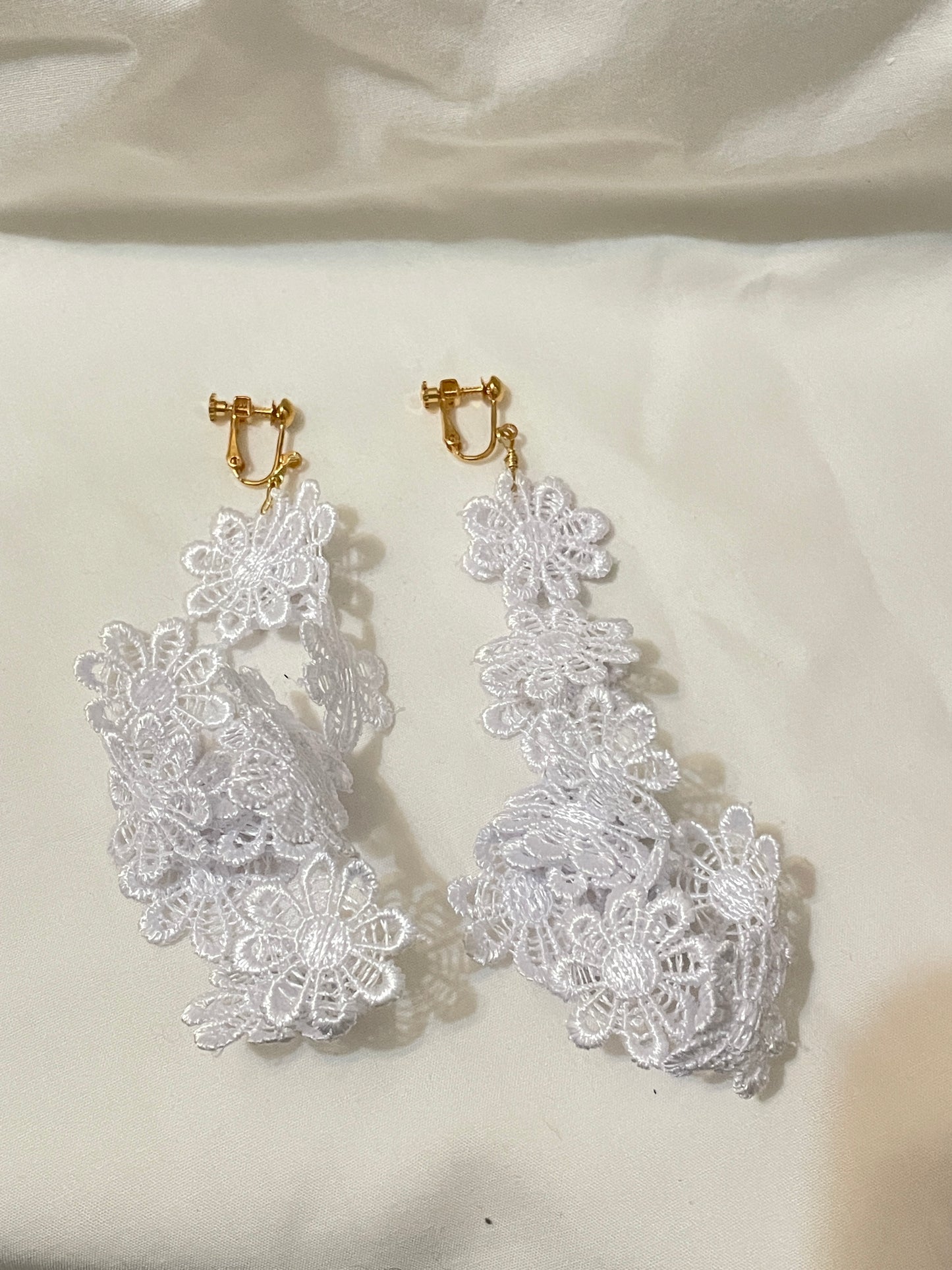 Shoulder Duster Earrings (White)